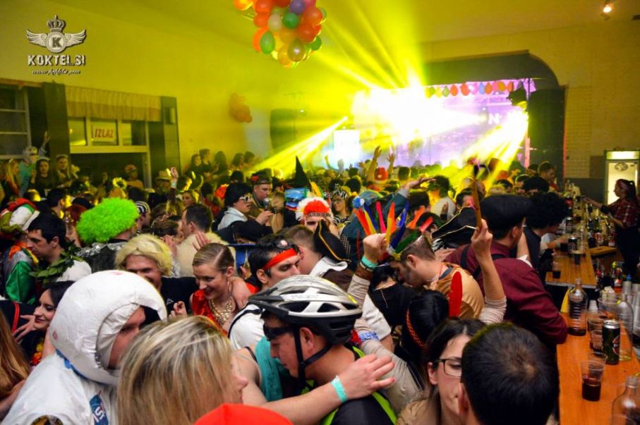 PREPUN DOM PERMANI FE&Scaron;TAO UZ KOKTELSE